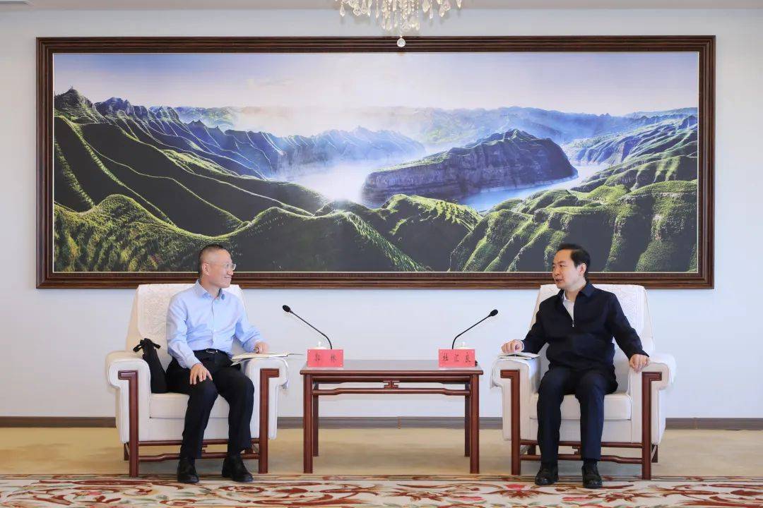 杜汇良会见蒙商银行党委书记郭林