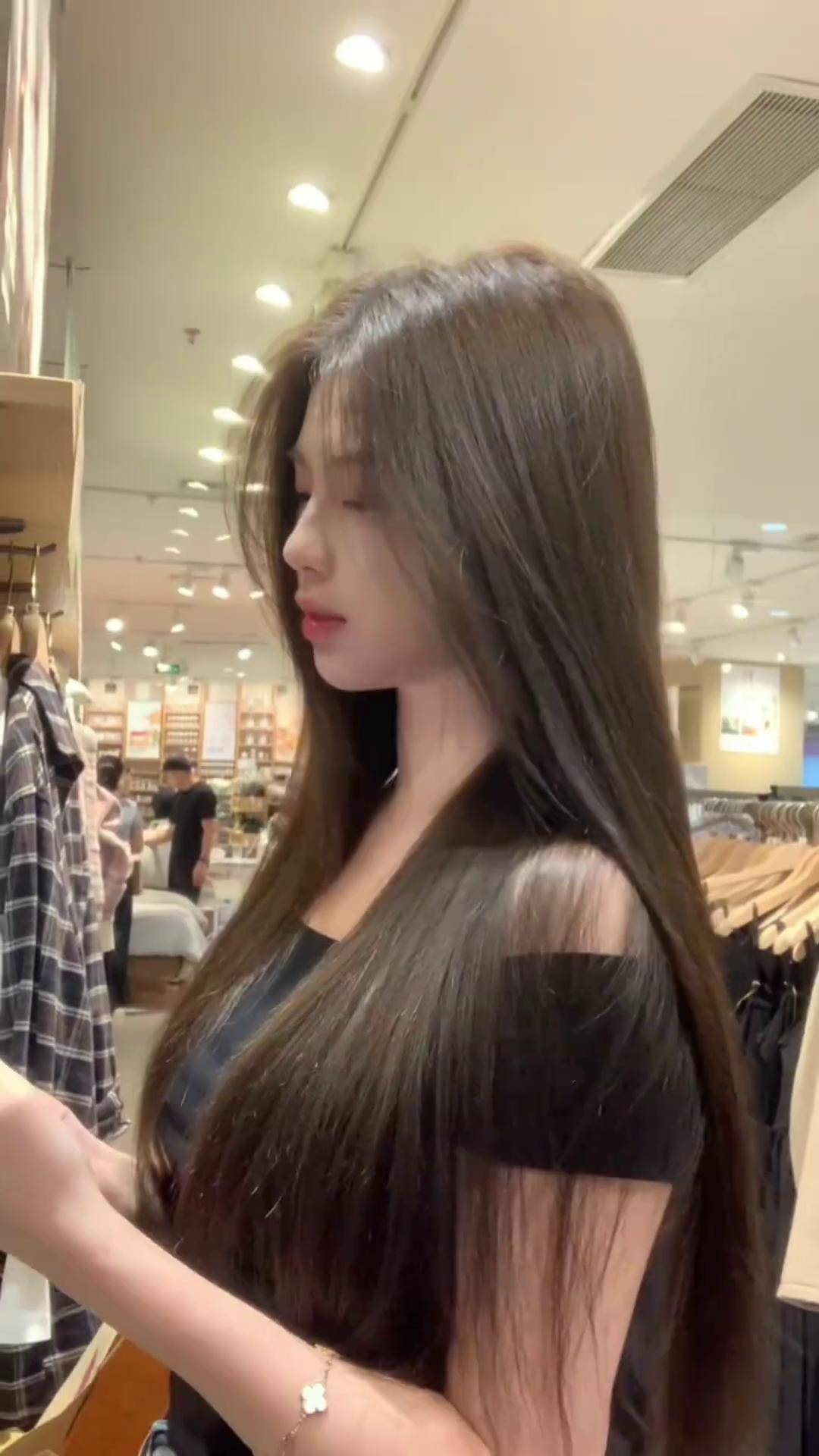 摩卡棕色,显白显年轻的发色 摩卡棕色显白发色染发 生活微潮色 自己