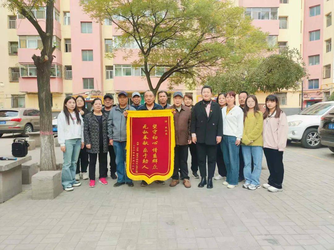 "快,老袁,我家下水道漏了,能来帮帮我吗?