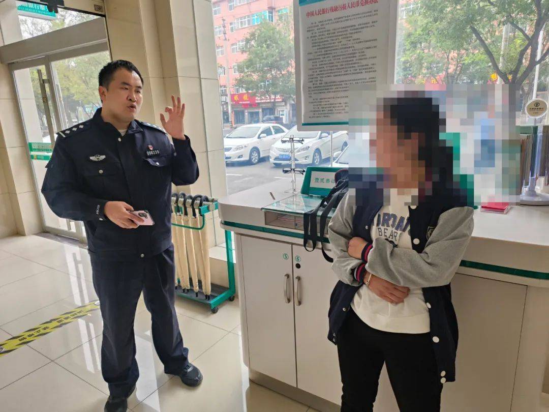 诈骗分子会以申领人银行卡不合格为幌子提出给事主“包装银行卡流水”将