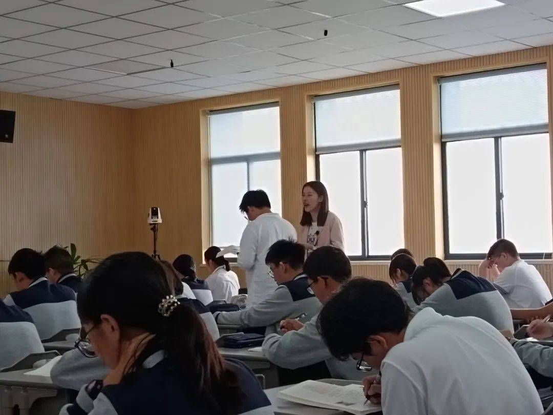 陆雨晴老师以"明清时期的徽商贸易活动与社会生活"作为本课的主要线索