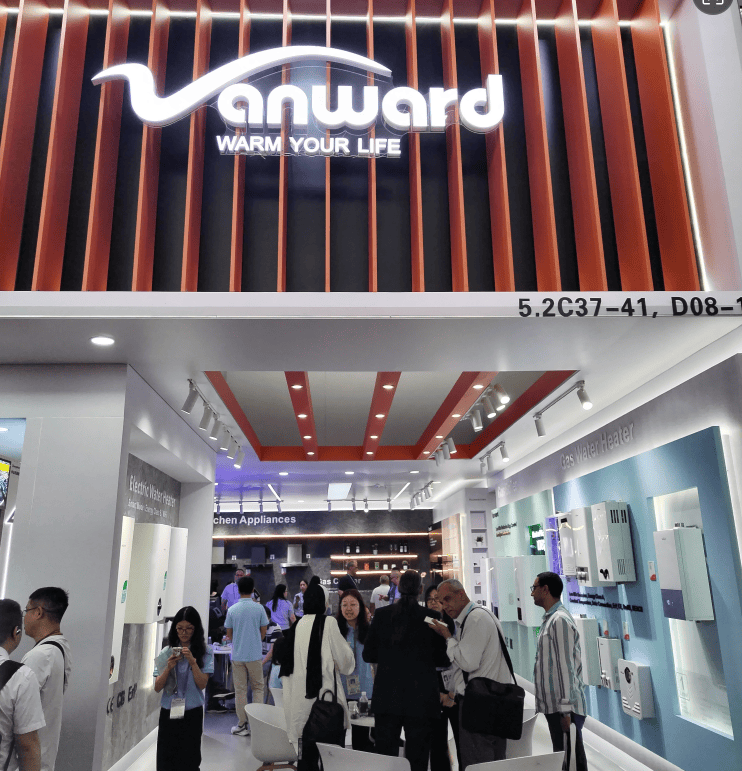 【实探】广交会上，新能源汽车被“火爆围观”！