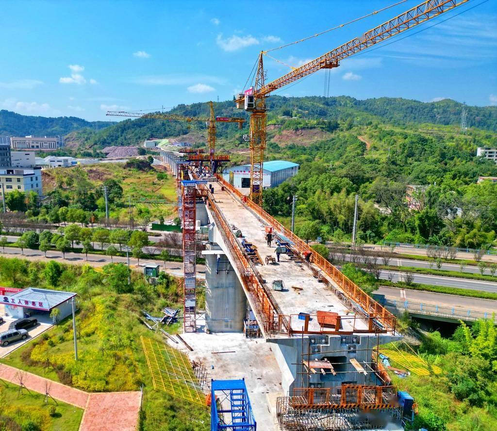 江西赣州:瑞梅铁路湘水特大桥建设正酣