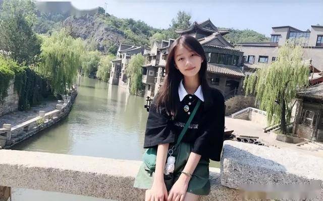 纪姿含的班主任王老师回忆道:"那段时间姿含承受了很大压力,但她从未