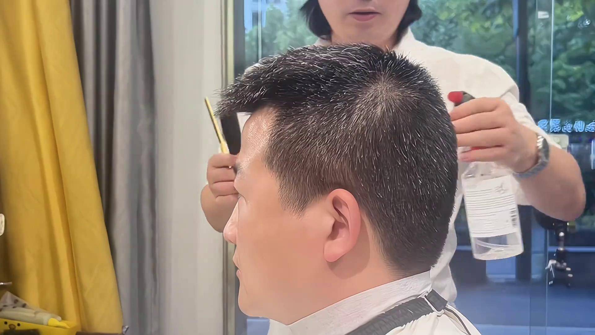 学理发,光宗耀祖.学李九冬,一天剪一个,年纯利百万.