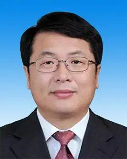 1962年3月生,研究生,中共党员,现任二十届中央委员,广东省委副书记,省