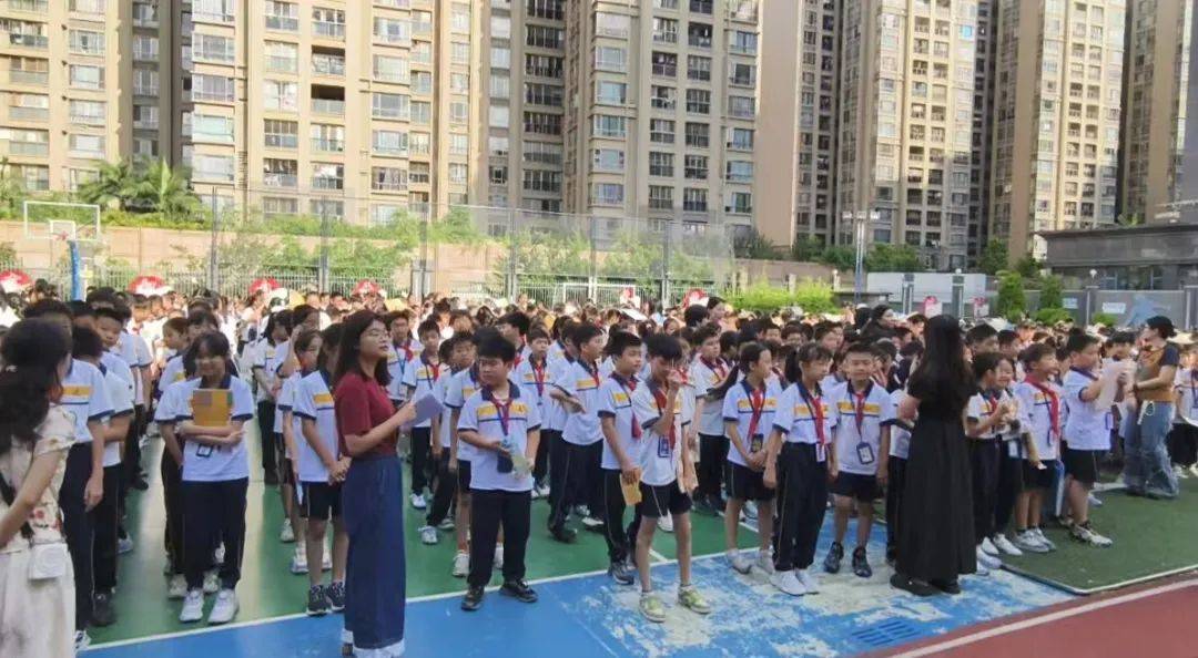 汕头市龙湖区大悦小学开展地震应急疏散演练