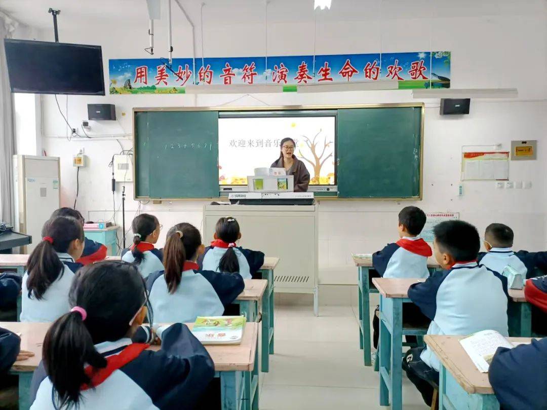 安丘市凌河小学图片