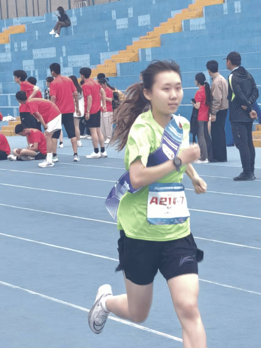 战报|博雅田径中长跑队勇夺首都高校马拉松接力赛女子组冠军,男子组第