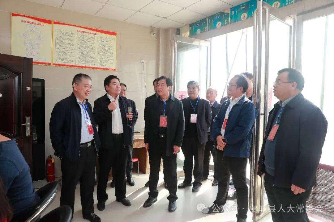 县委常委,县政府常务副县长张伟陪同.