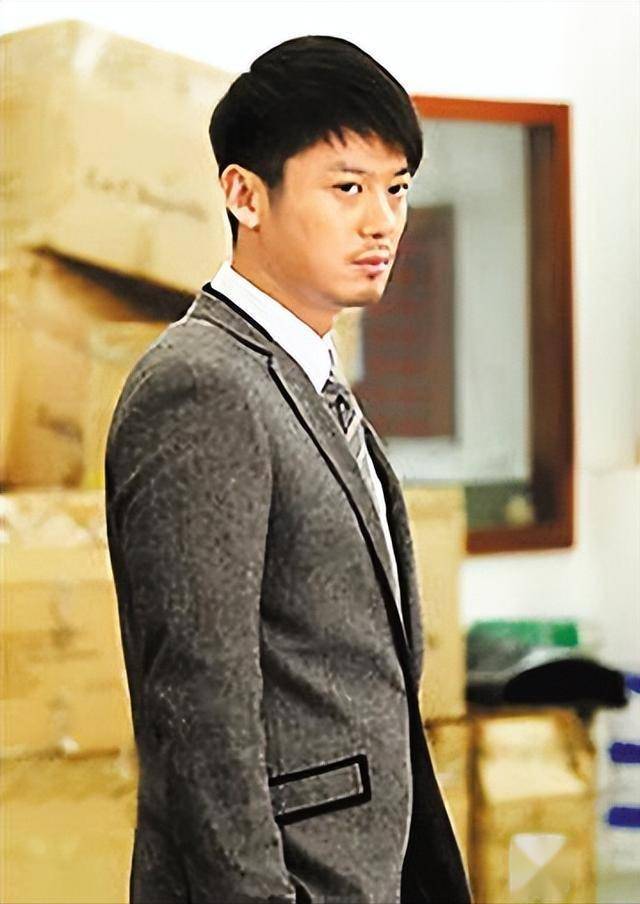 芦芳生,他是日本人,和刘亦菲是同学,45岁宁愿不红也不演鬼子