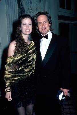 泽塔琼斯:守了花心老公24年,儿子遗传她的高颜值,女儿没她好看