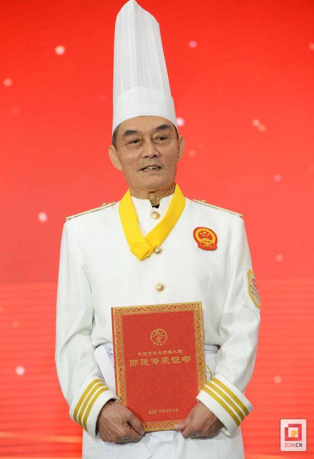 自贡盐帮菜名师向友香被评为中国烹饪大师名人堂尊师