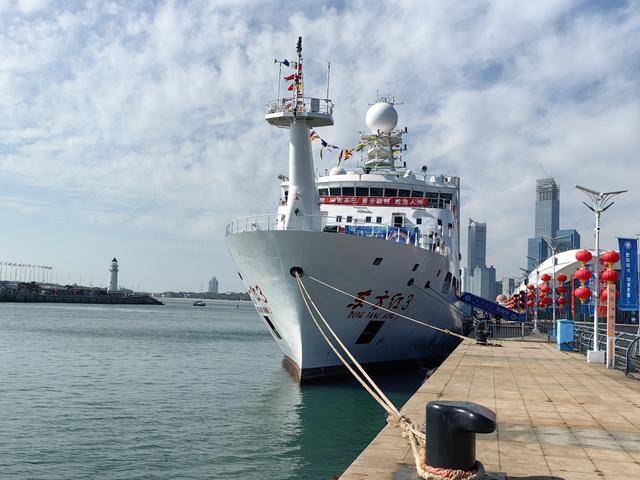 登上科考船,探究海洋奥秘——多所学校学子登上"东方红3"船开展科普