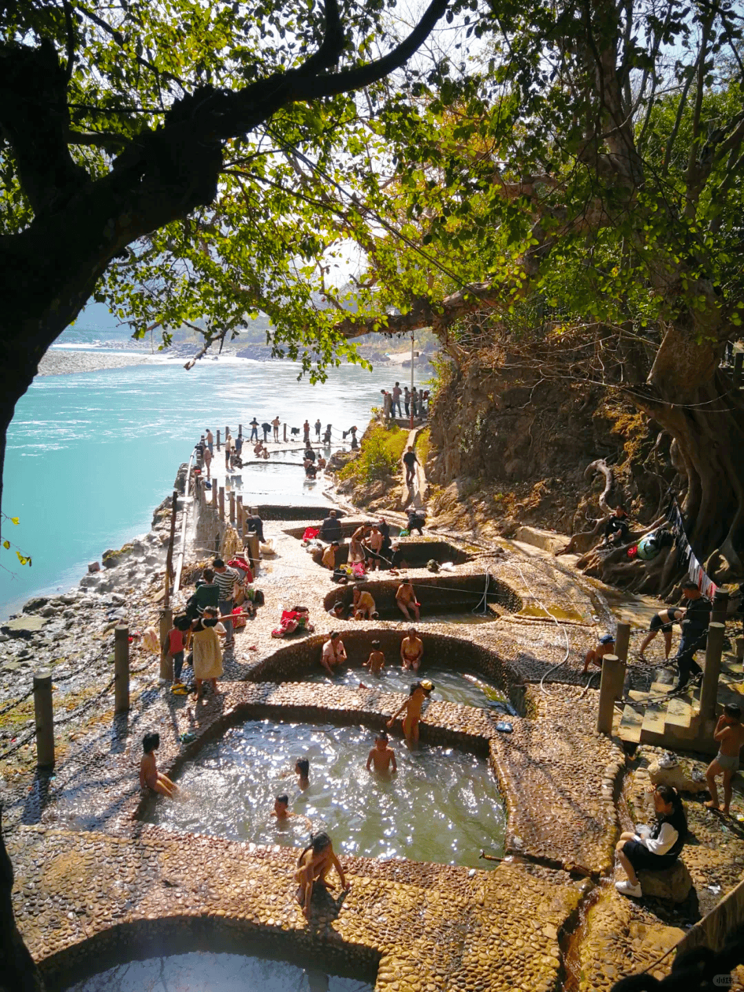 怒江大峡谷露天温泉图片