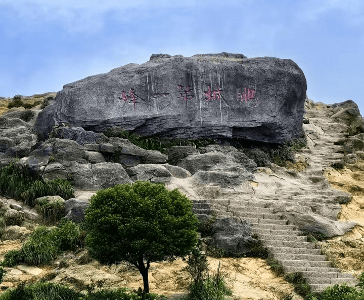 "鹏城第一峰"暂停开放!然而,细心的网友发现