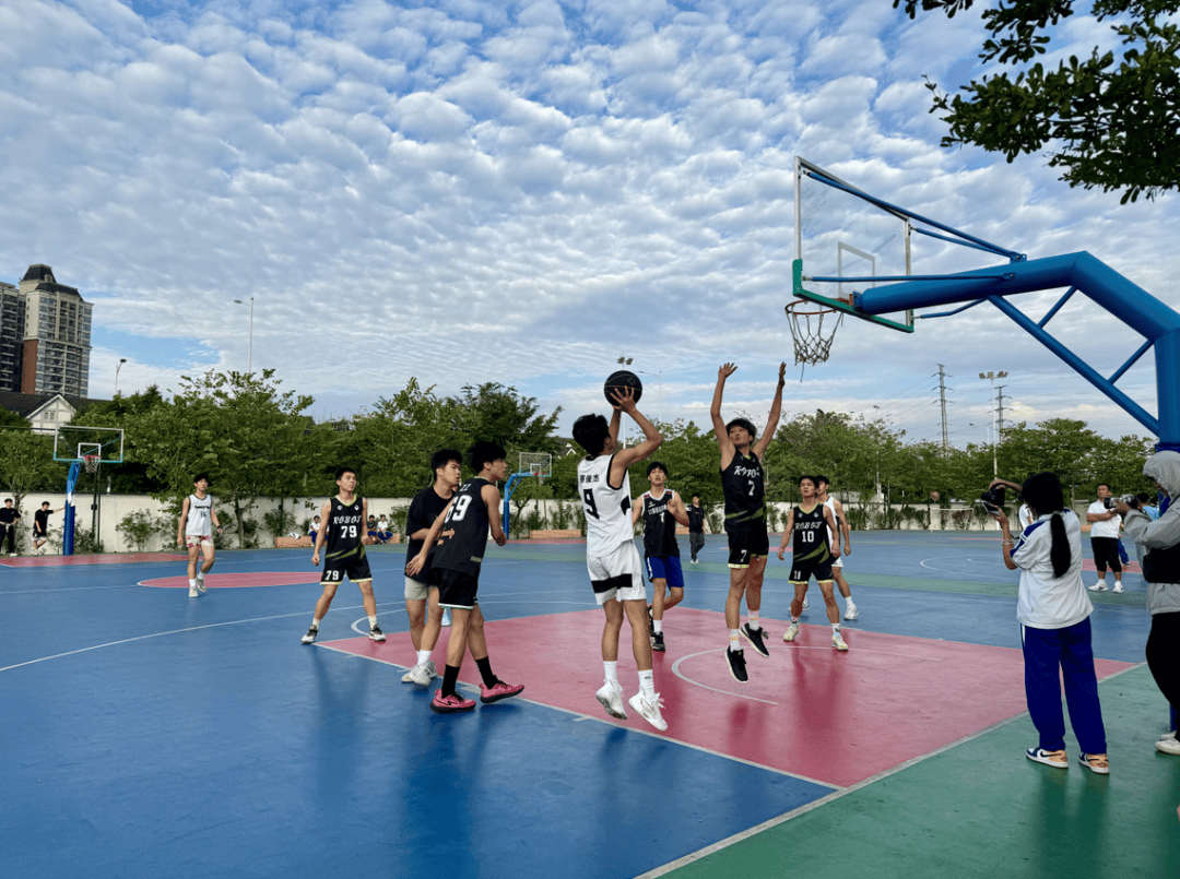 巅峰对决,"篮"上称雄——第十四届"华风杯"篮球比赛圆满收官!