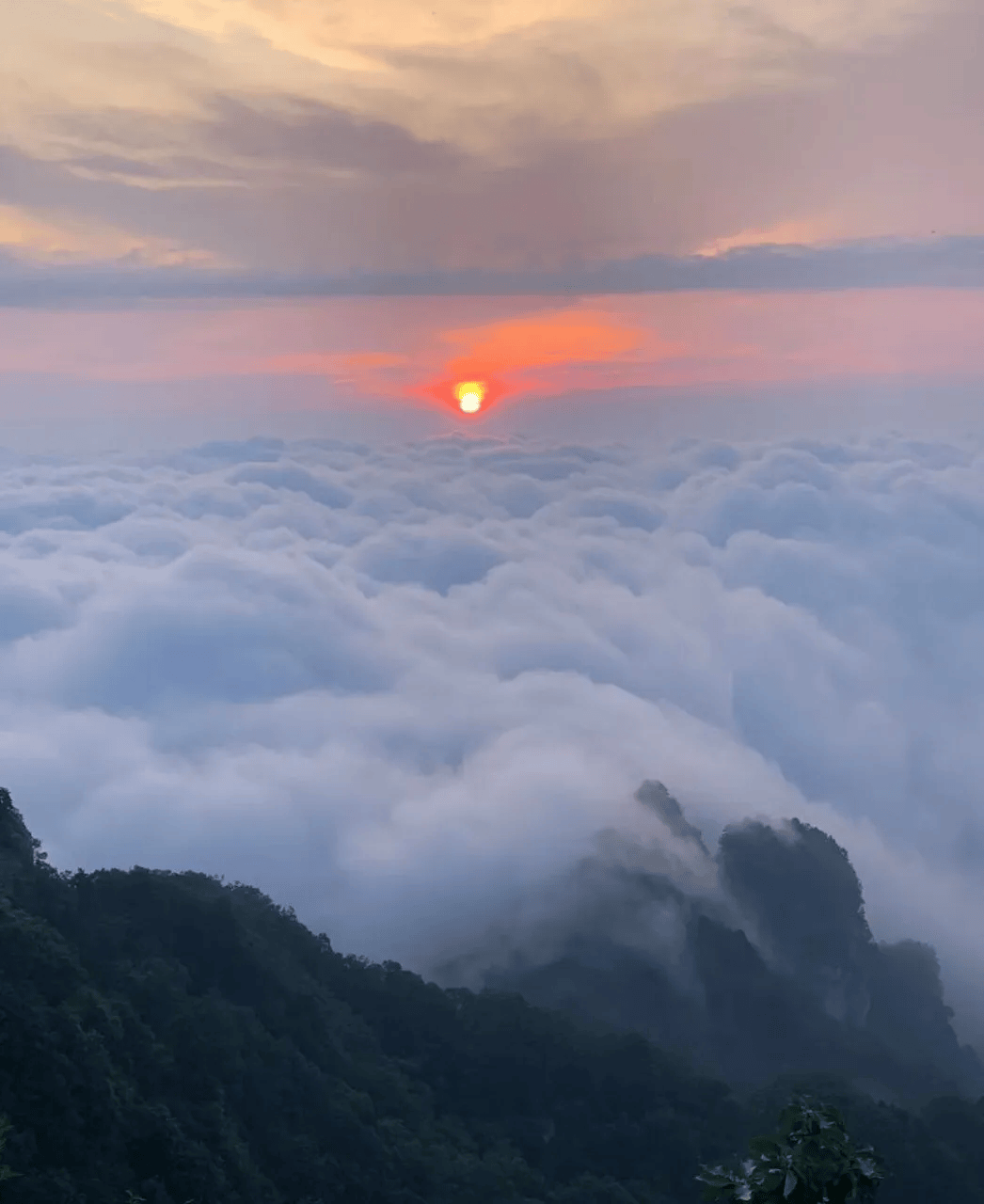 日出云海美景诗词图片