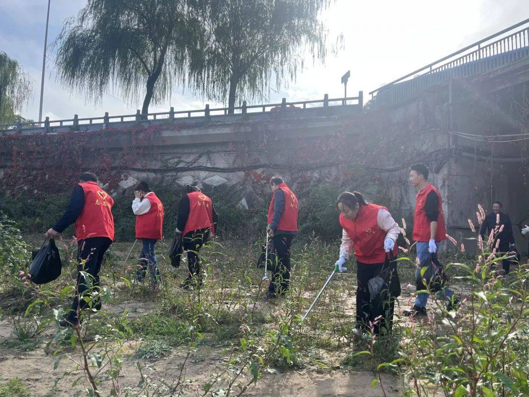 水务系统“为爱弯腰”齐心协力“捡出美好”