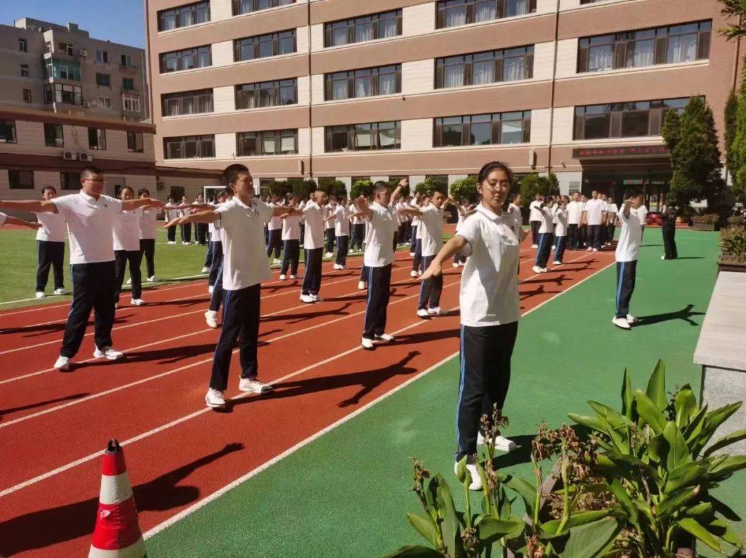 武汉三十九中校服图片