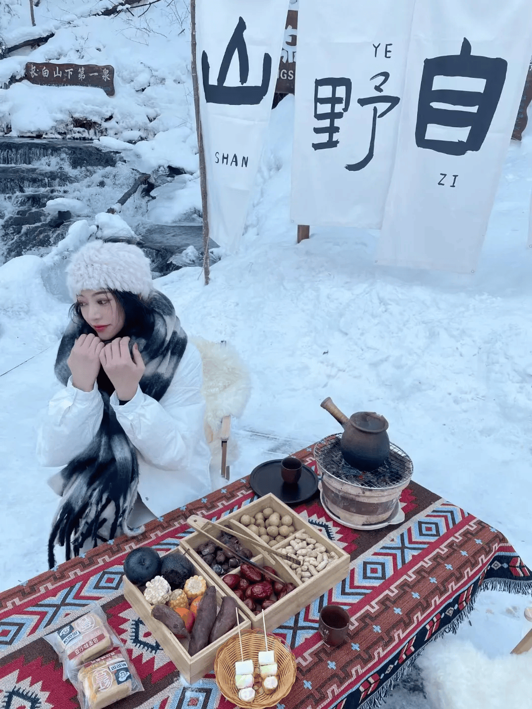 雪山冰泉烟弹图片