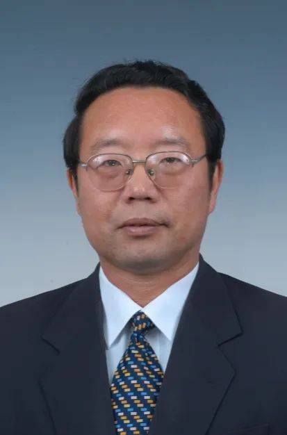 1975年于十五中完成学业后,为桓仁县知青.