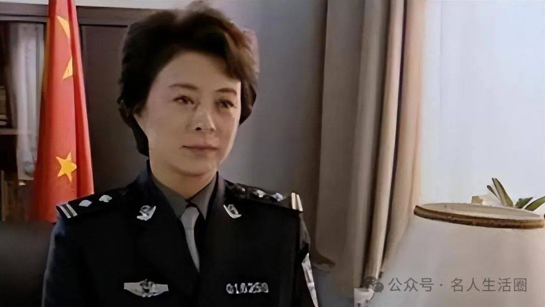 她是国家一级演员,与富豪结婚37年零绯闻,如今儿子是骄傲