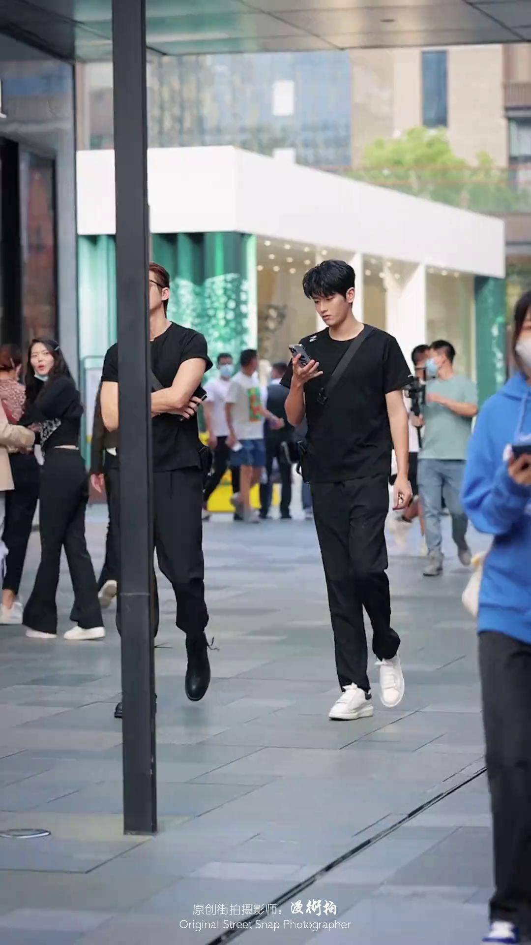 街上见到这种帅哥,你会怎么做 蜀都街拍