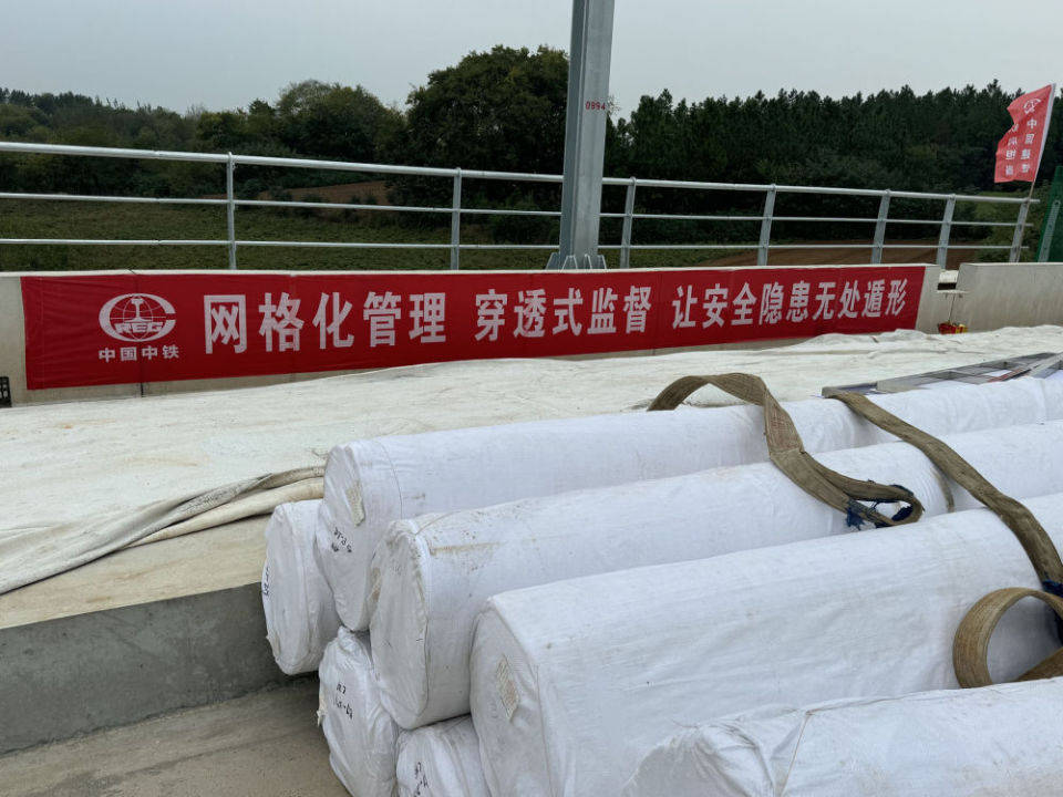 一割就开一扯就断 合新铁路多家施工单位被曝以次充好换料(图2)