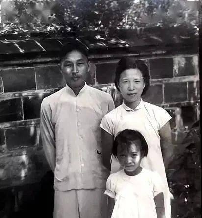 梁思永一家在李庄羊街八号院内06被选为第一届中