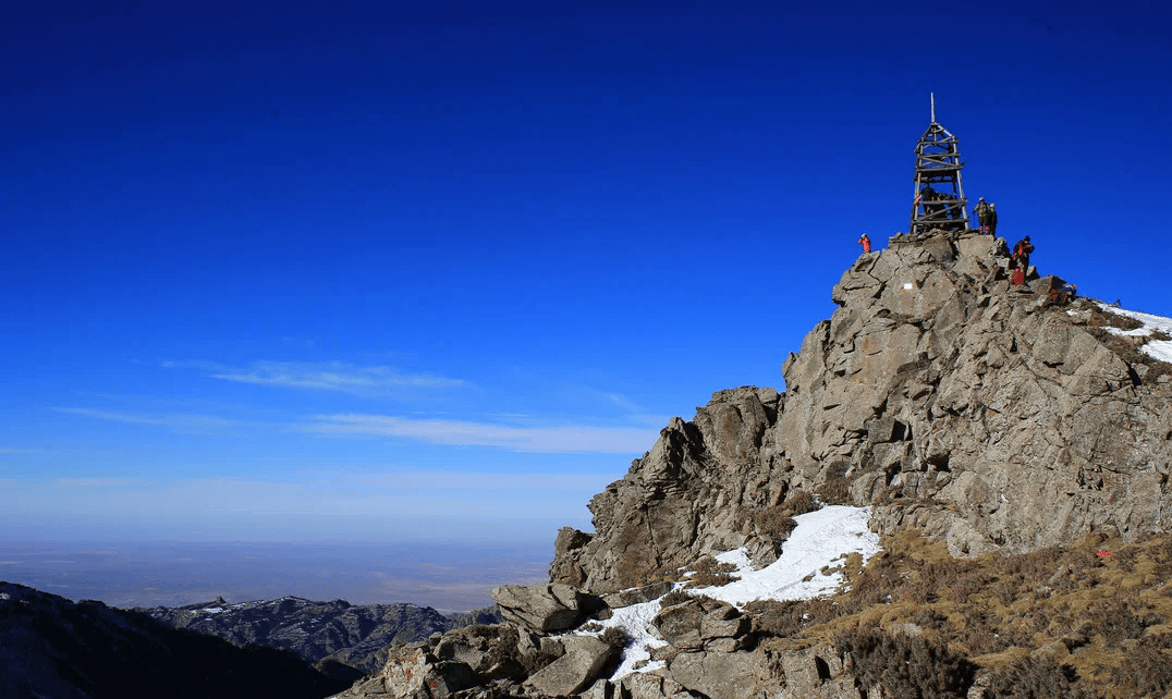 内蒙古最高山图片