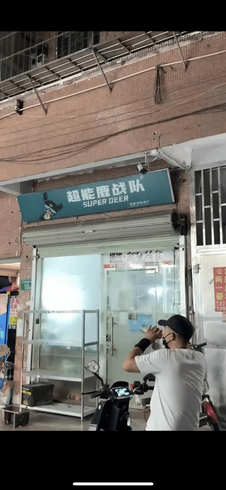 实探多家轻食连锁:门店藏在城中村 只有一名店员配餐带手套(图1)