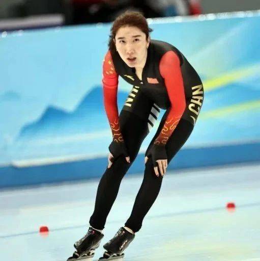 我区运动员韩梅在国际滑联速度滑冰四大洲锦标赛中摘银_中国队_银牌_比赛日