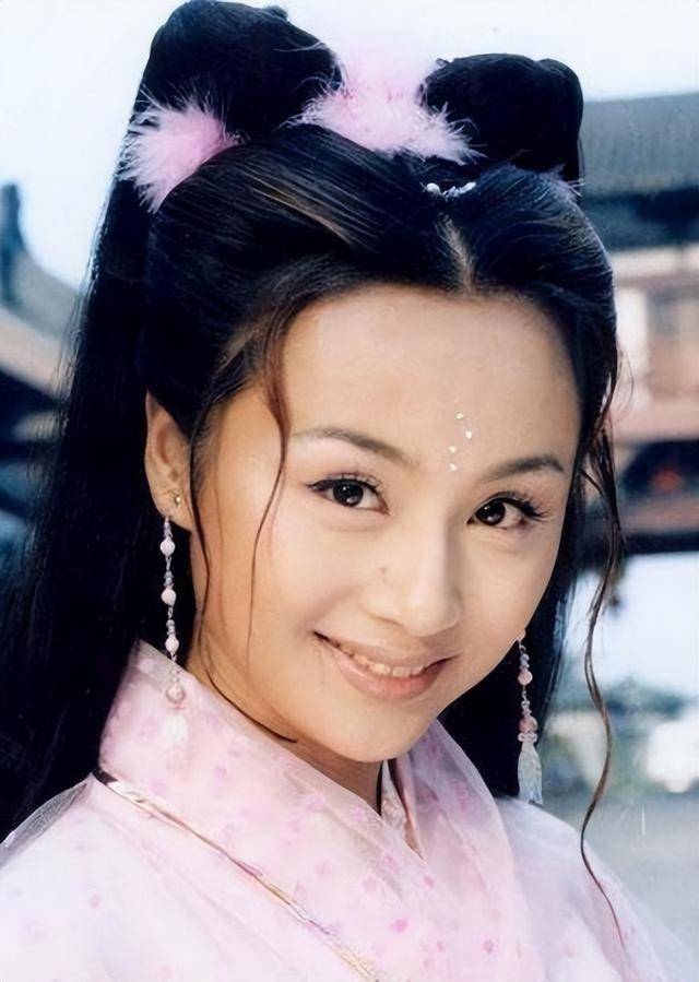 居于各台电视剧收视率的首位,超过中央八套同时段电视剧四个百分点.