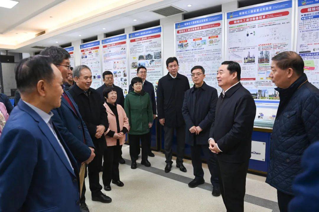 郝鹏在大连专题调研教育工作