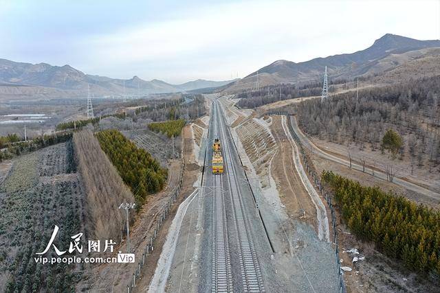 内蒙古赤峰：集通铁路经棚至宇宙地段接触网冷滑试验完成