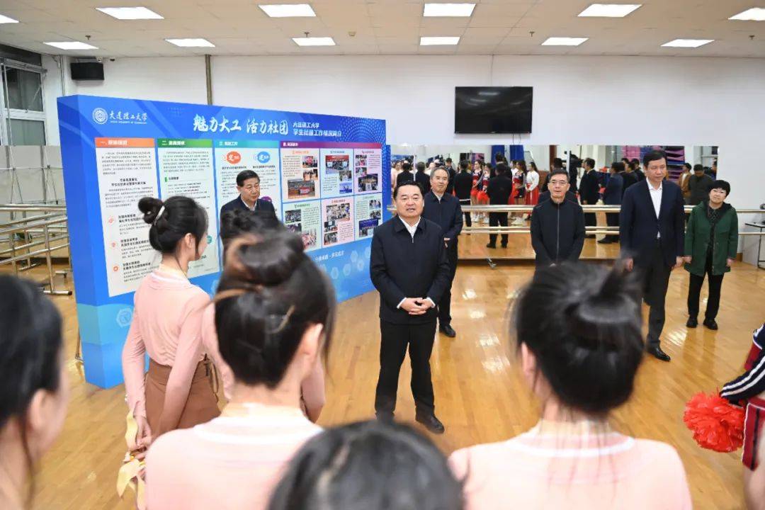 郝鹏在大连专题调研教育工作