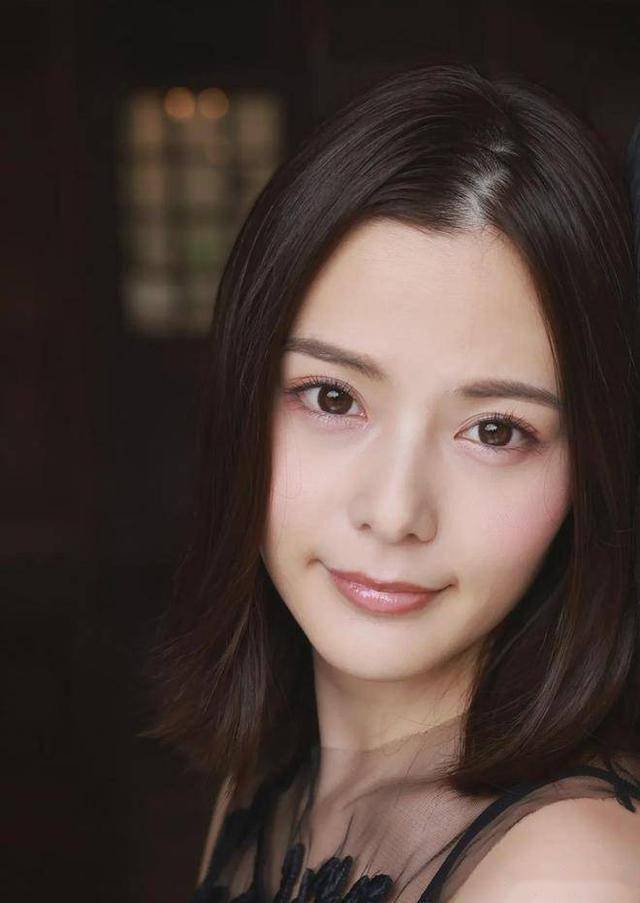 出道即是三冠王的暗黑界女神:吉高宁宁