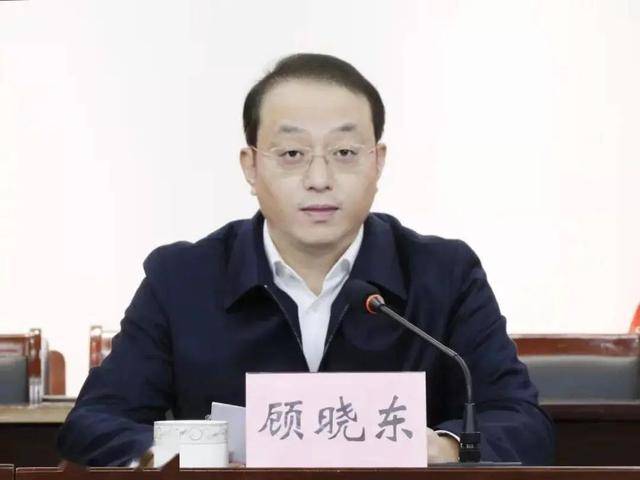 顾晓东，任苏州张家港市代理市长