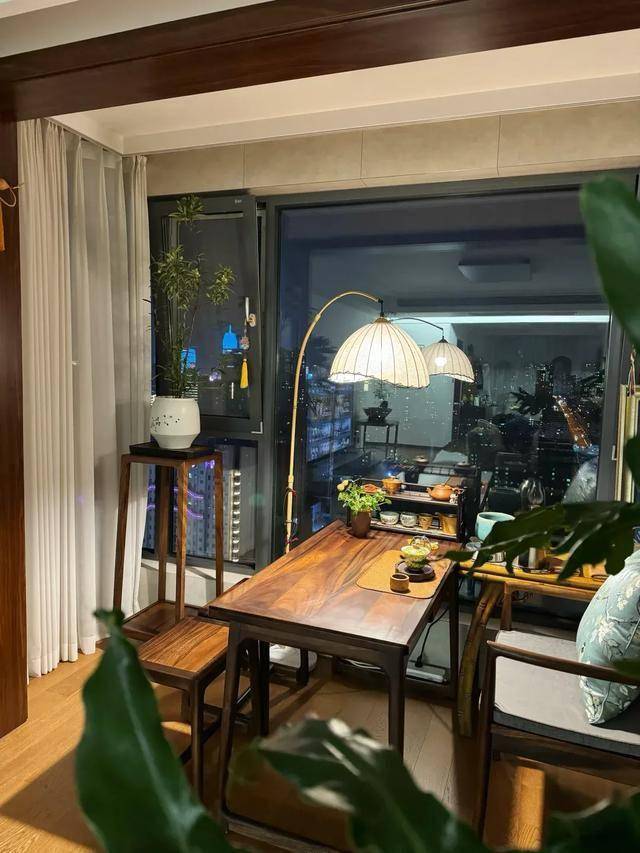 别浪费阳台面积，改造成小茶室，简直不要太香！_茶桌_生活_成茶室