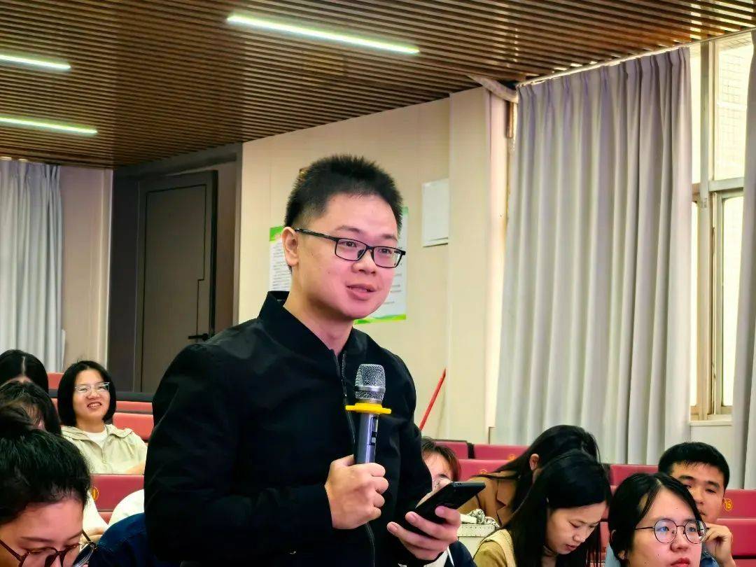 各校代表就杨安妮老师的公开课内容进行了深入的交流和探讨.
