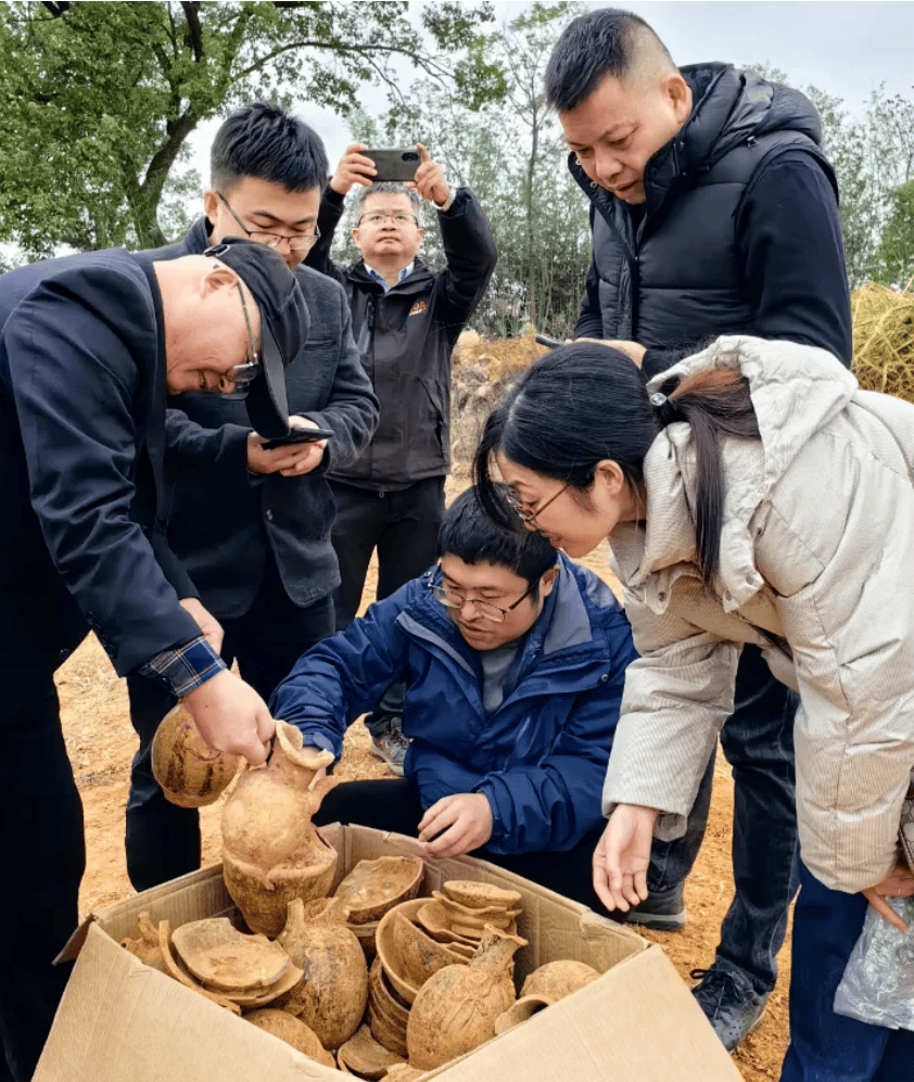 农民工工地挖出古董图片