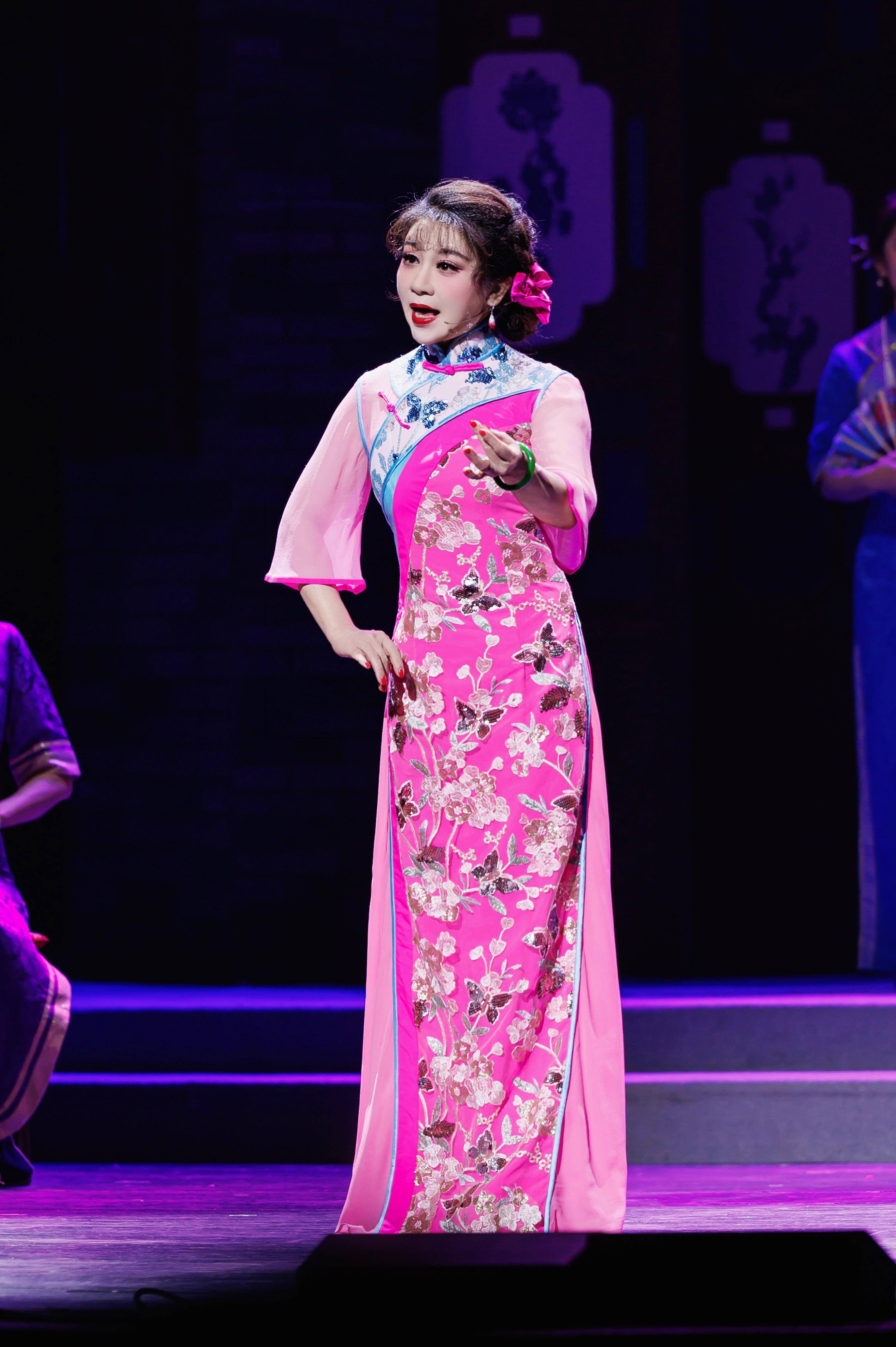 0版曲艺音乐剧《小明星》登场,星腔传人梁玉嵘领衔主演_艺术_粤剧