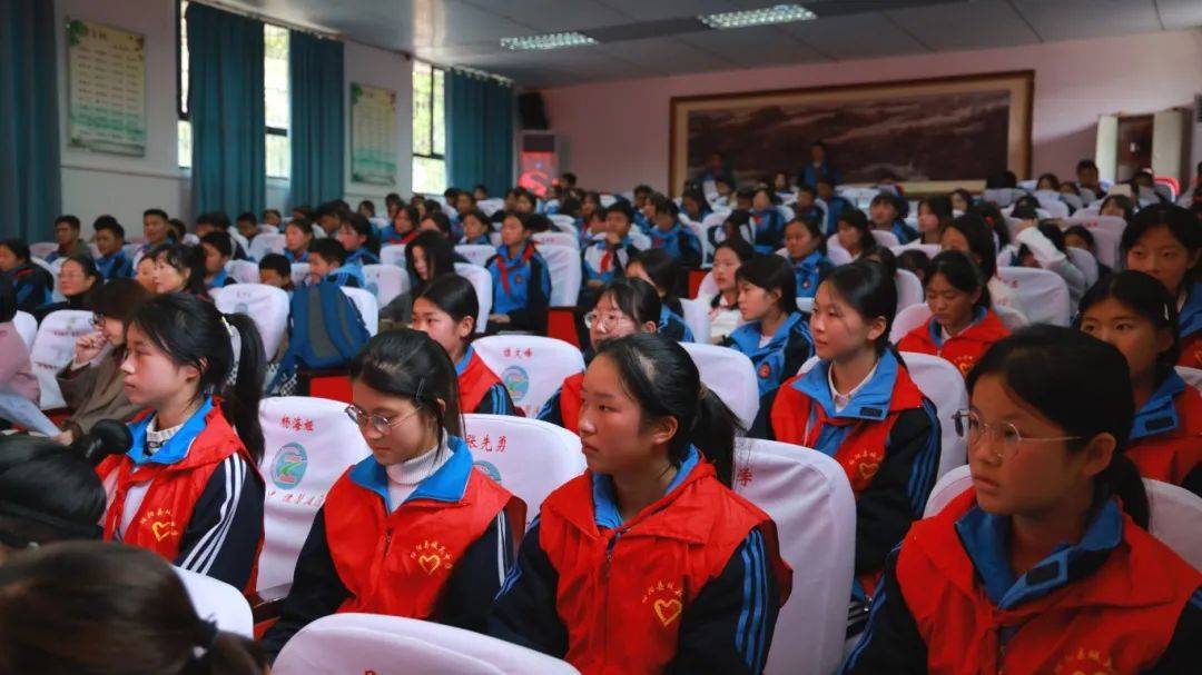 城关中学举办诗歌转转会