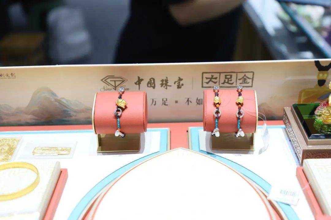 大足石刻首款文创金饰“大足金”上架销售