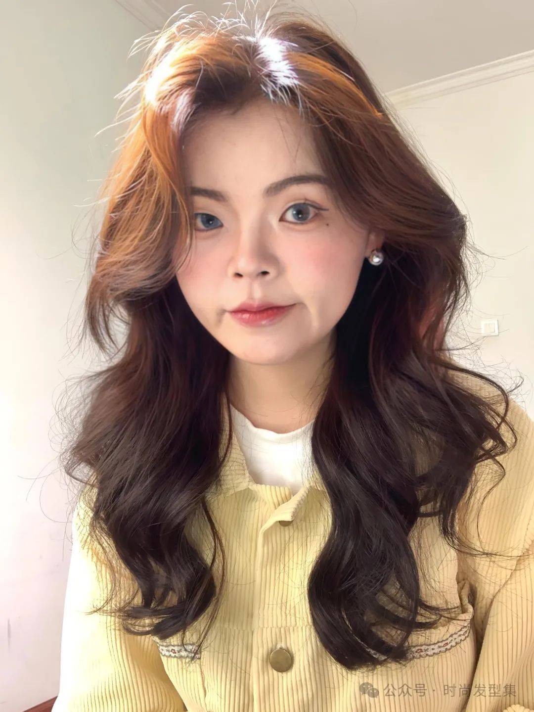 发型是指头发的长度颜色和形状是肉眼察到的一般为5种类型直发波