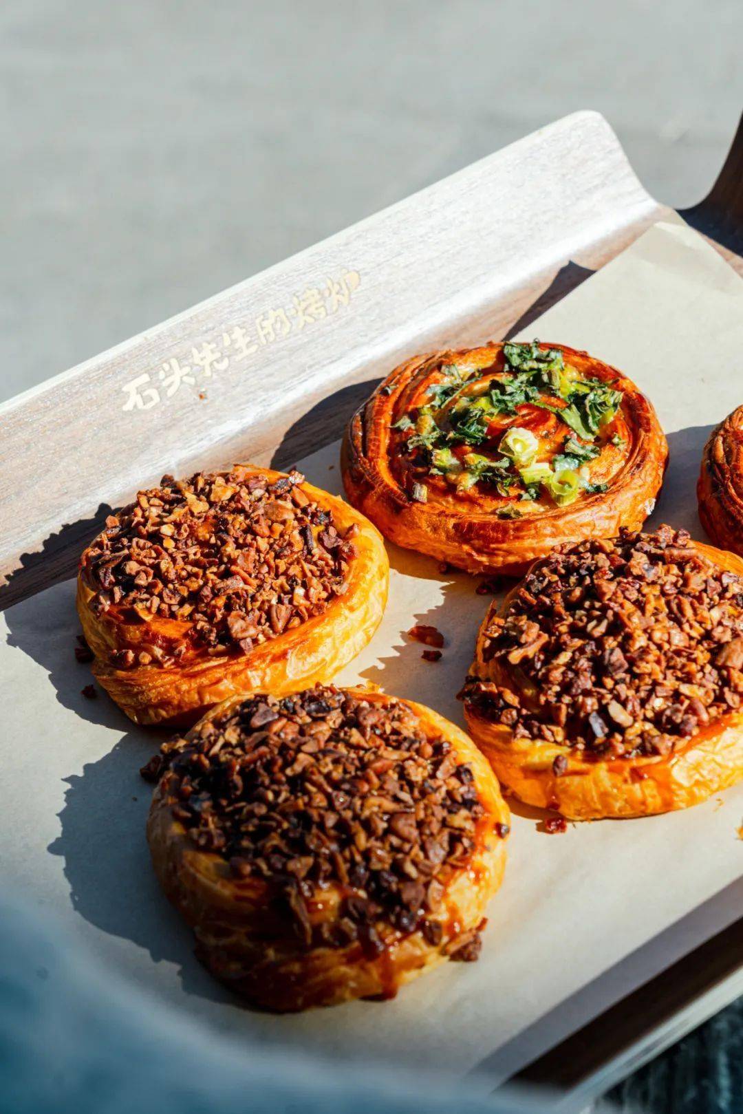 限定款选择在他家招牌的「中国面包系列」上做功夫上新了素三鲜热狗