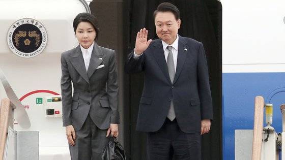 尹錫悅夫人被曝事先不知戒嚴令，“否則問(wèn)題不會(huì )升級到這個(gè)程度”