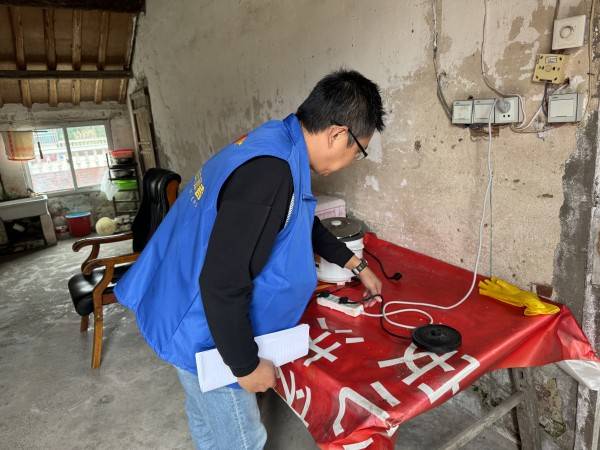 国际志愿者日，崇明区消防志愿者这样做
