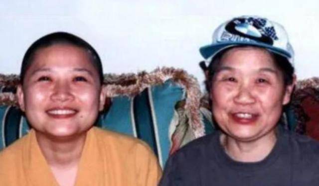 歌手李娜：不顾亲人流泪劝阻出家，25年后，她过得怎样了